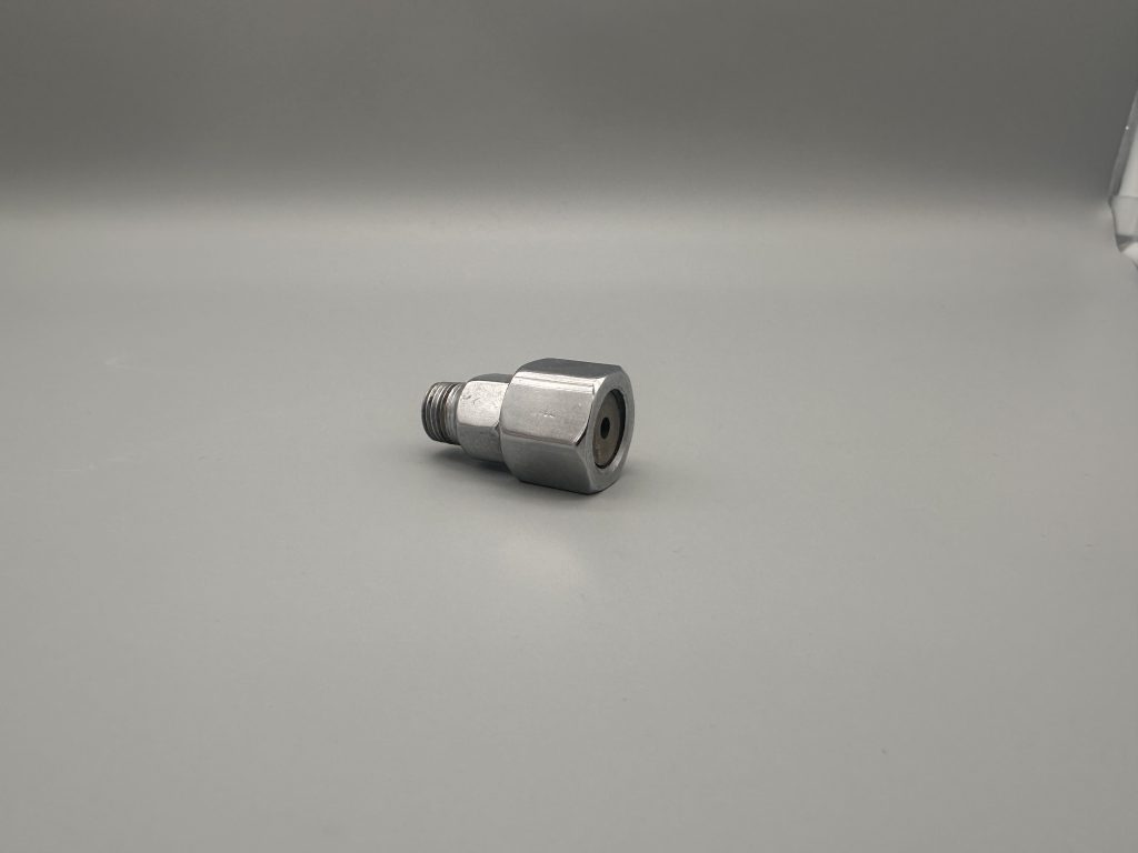 1043 - Gauge Swivel Adapter